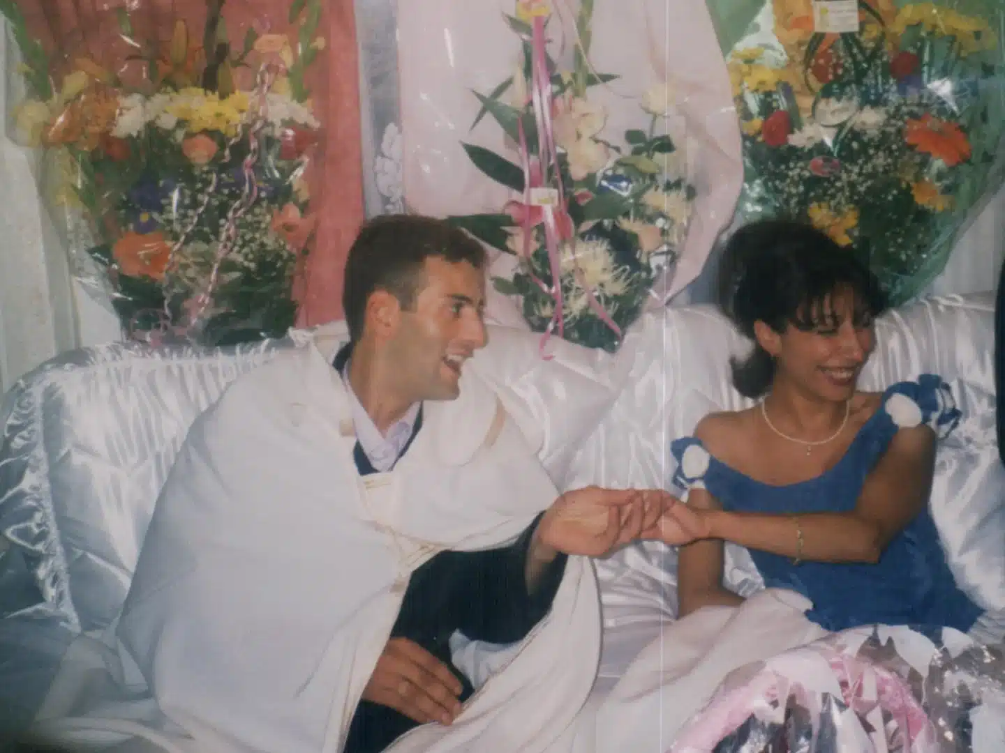 un couple pendant son mariage