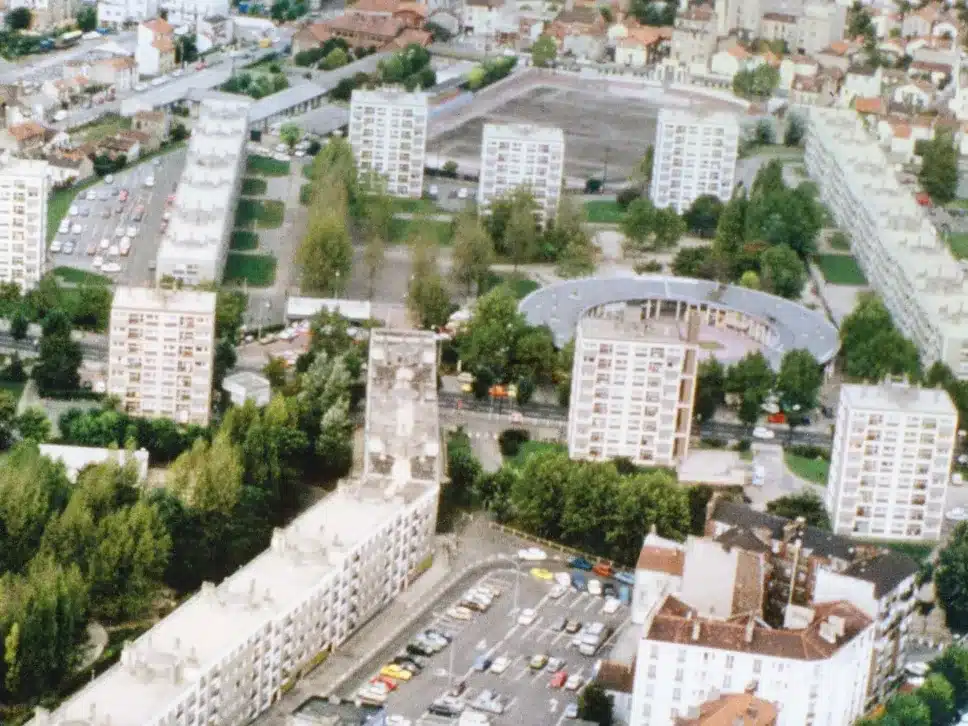 Vue aérienne d'un grand ensemble des années 1950