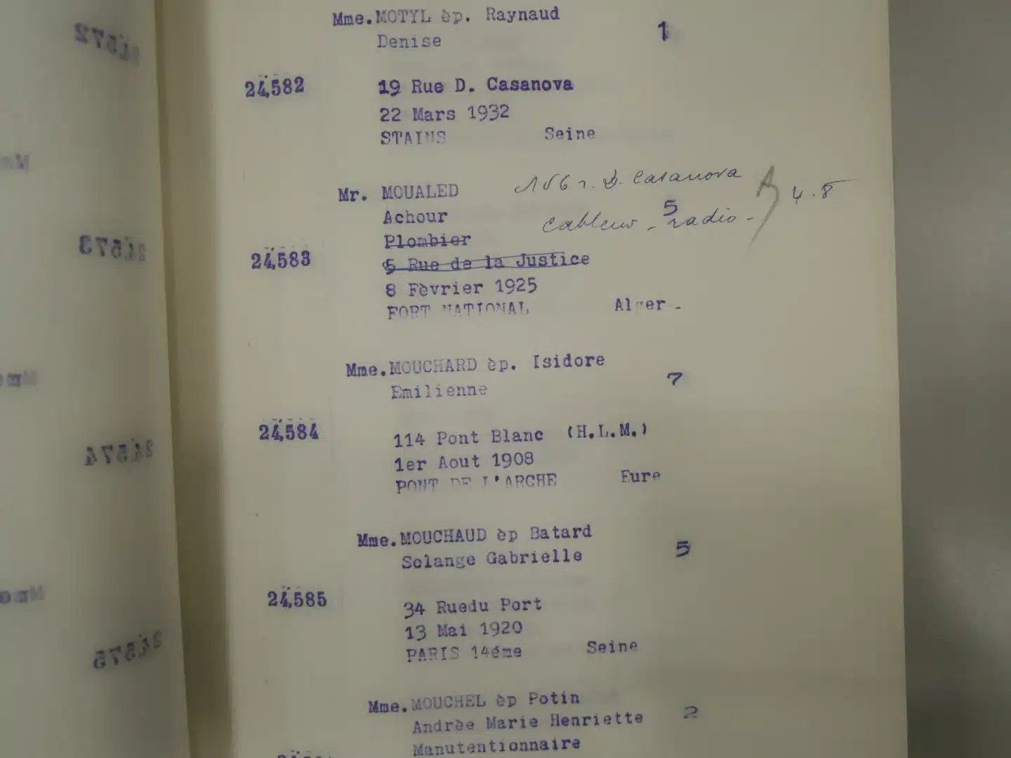 Document d'archive administratif