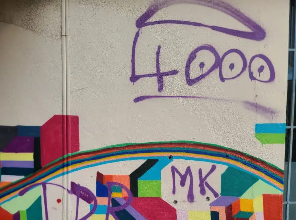 graffiti sur un mur de la cité des 4000 de la Courneuve